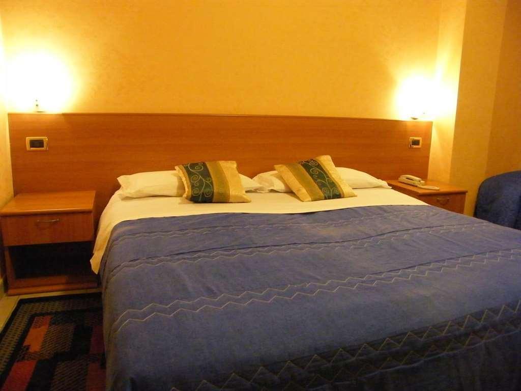 Hotel Residence Memmina Frosinone Quarto foto