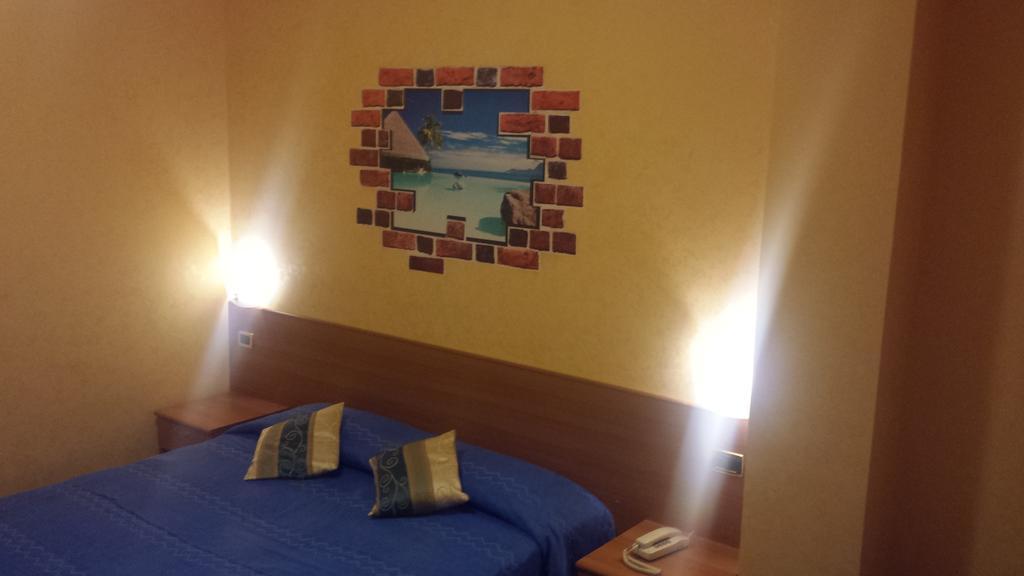 Hotel Residence Memmina Frosinone Quarto foto